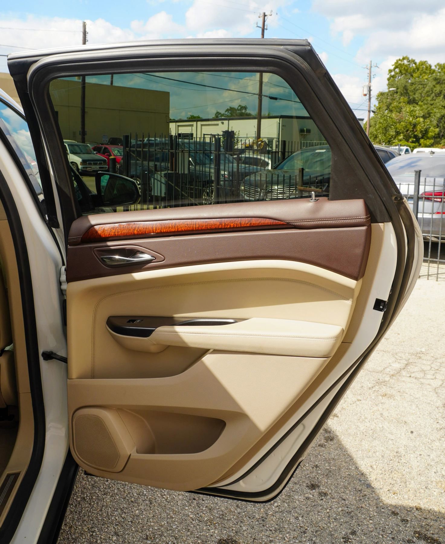 Used 2016 Cadillac SRX Luxury w/ Driver Awareness Package image 16