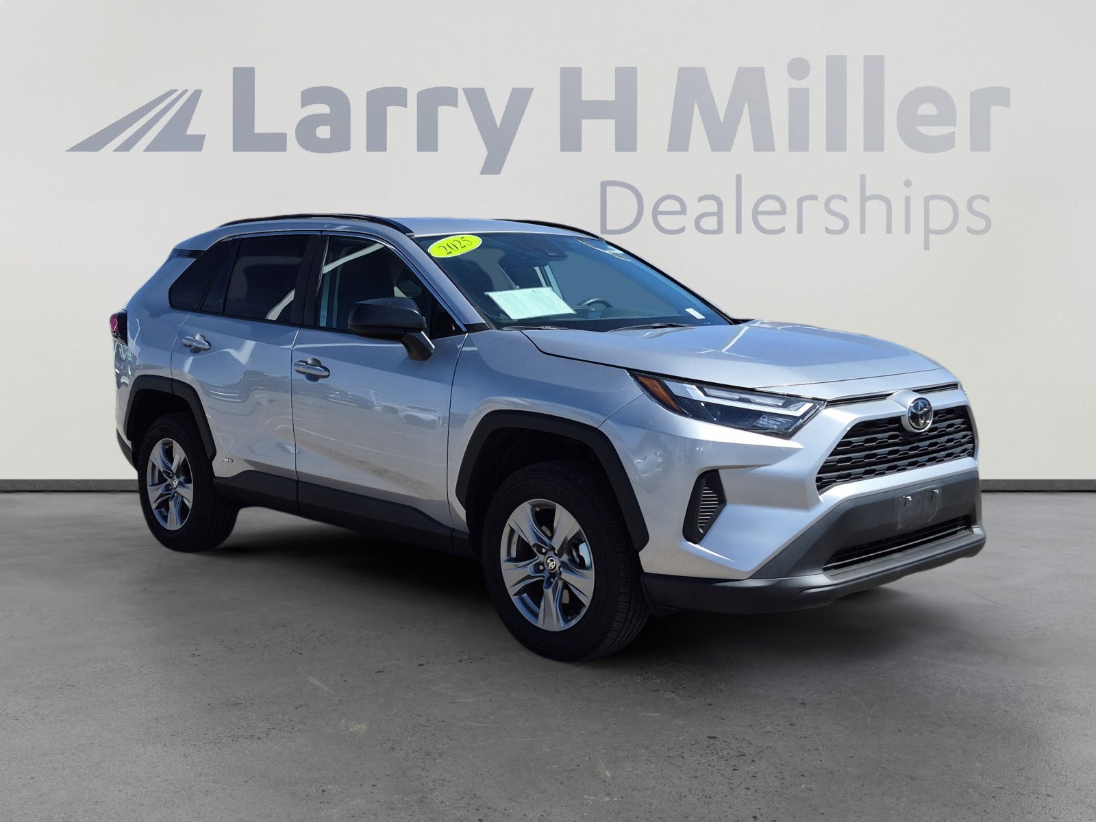 Used 2025 Toyota RAV4 LE image 7