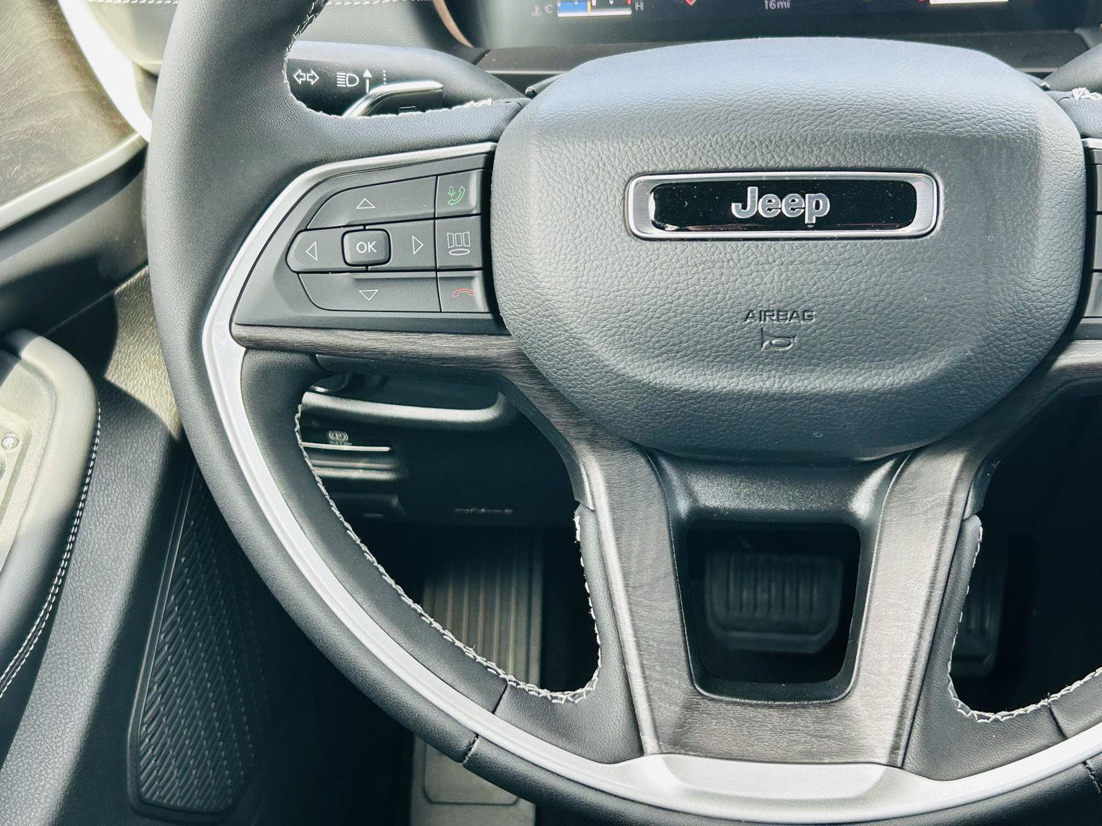 New 2026 Jeep Grand Cherokee Altitude AWD/4WD image 18