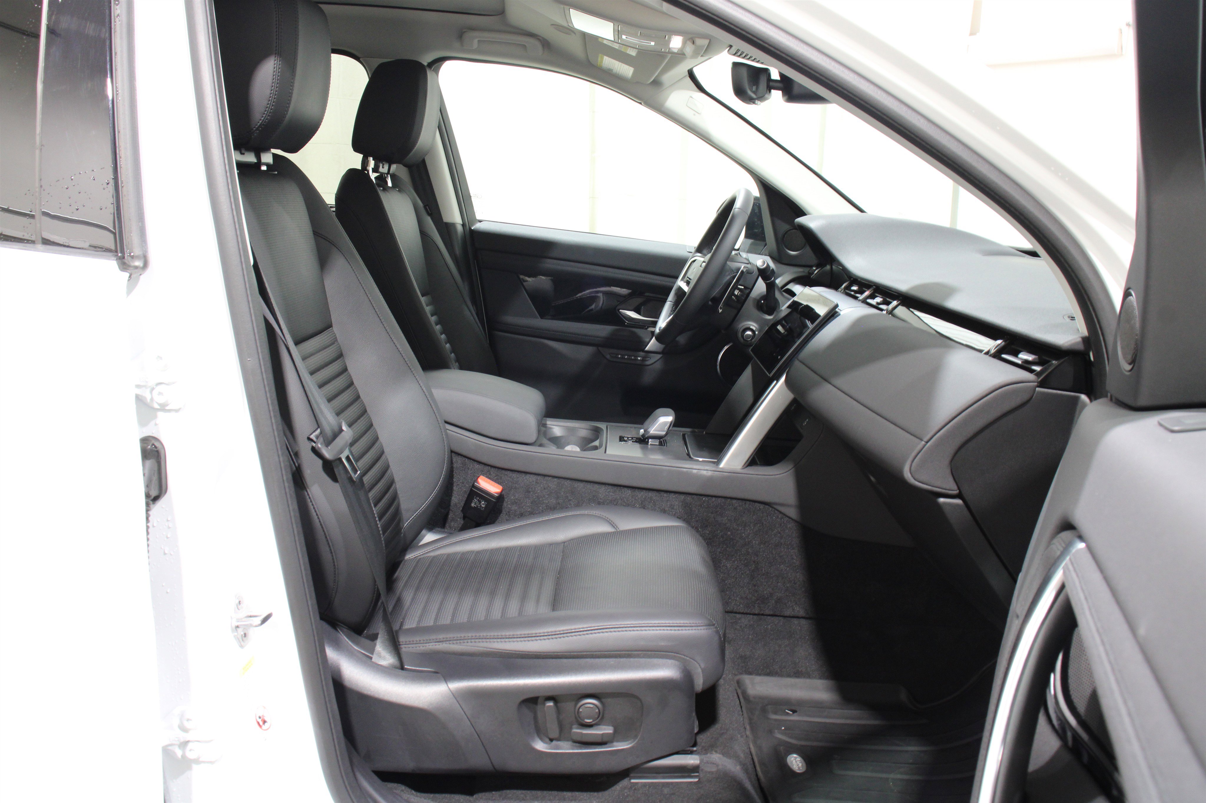 Used 2024 Land Rover Discovery Sport S image 25