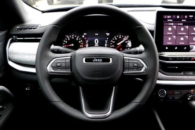 Used 2023 Jeep Compass Latitude AWD/4WD image 28