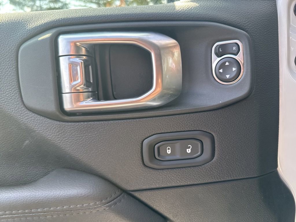 Used 2023 Jeep Wrangler Altitude image 25