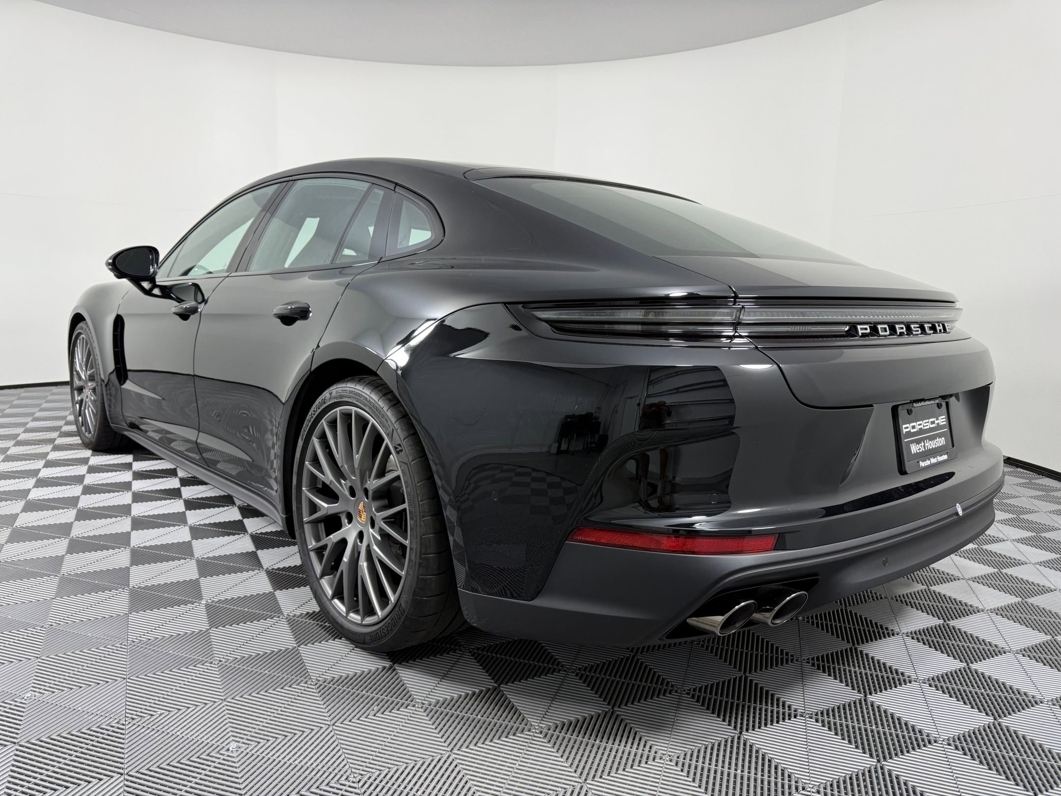 New 2026 Porsche Panamera 4 image 3