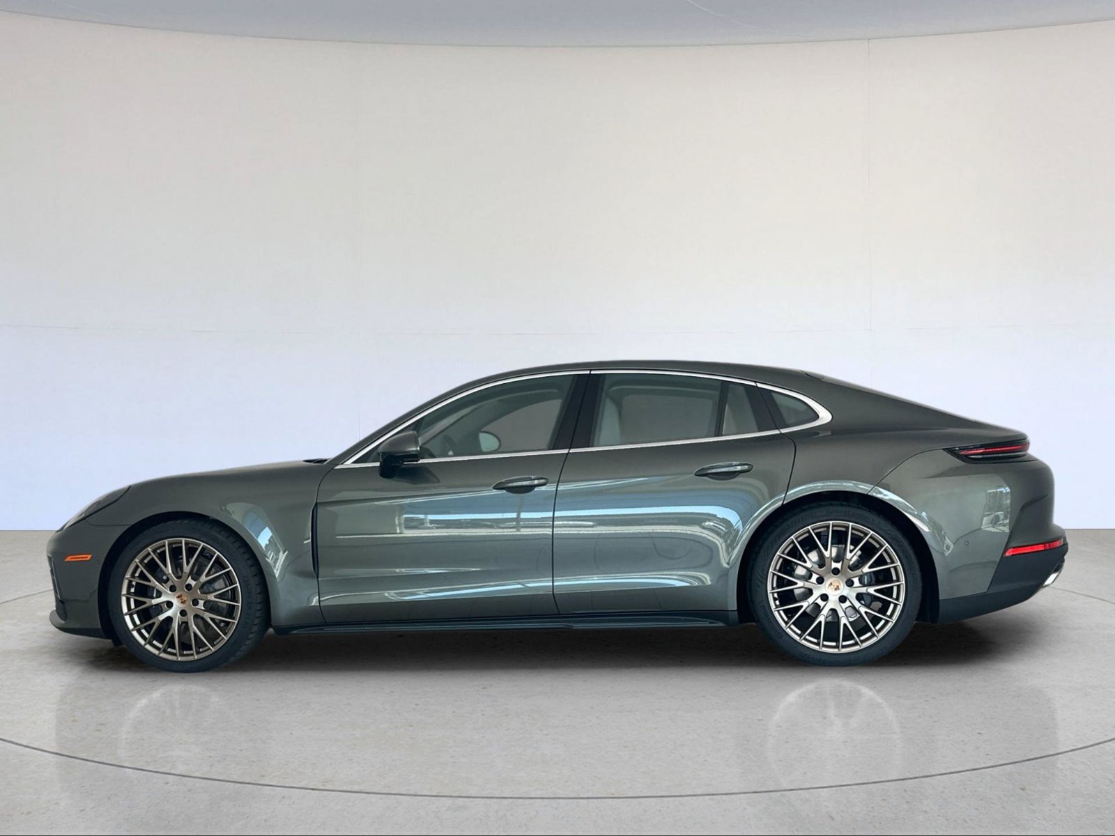 New 2026 Porsche Panamera 4 AWD/4WD image 2