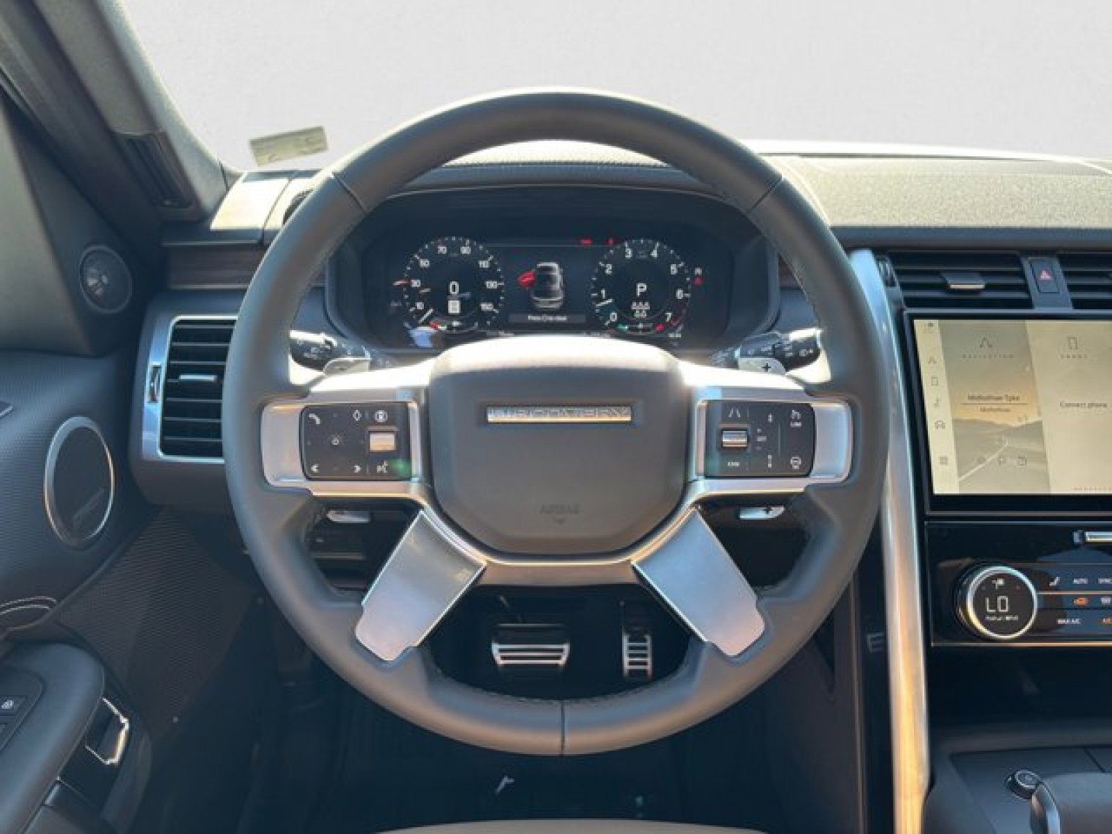 New 2025 Land Rover Discovery Dynamic SE image 15