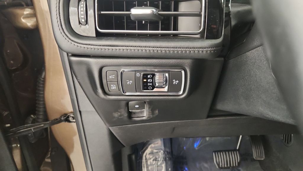 Used 2022 Lincoln Nautilus Reserve w/ Equipment Group 201A image 27