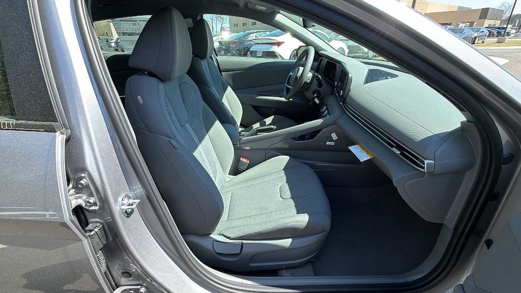 New 2026 Hyundai Elantra SE image 13