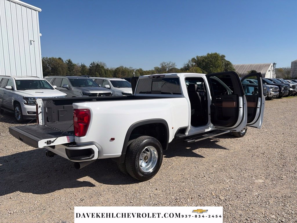 Used 2022 Chevrolet Silverado 3500 High Country AWD/4WD image 32