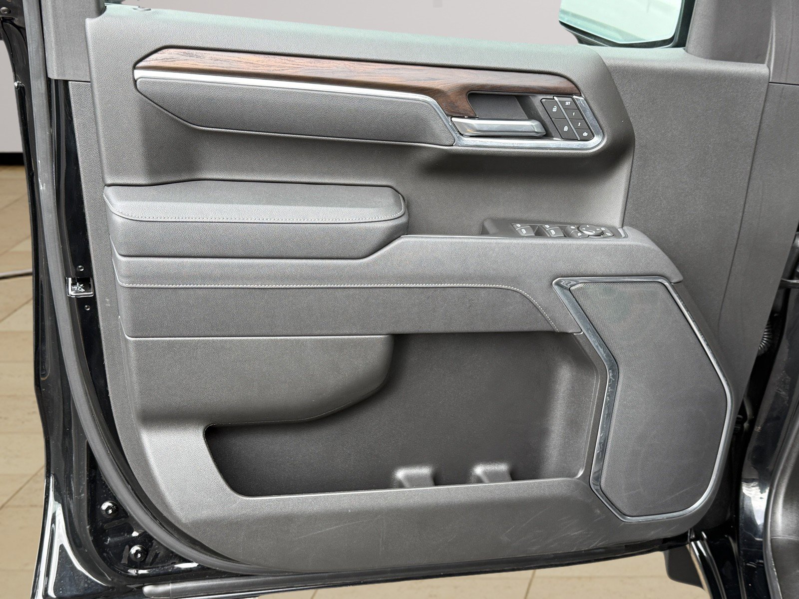 Certified 2025 GMC Sierra 1500 SLT image 42