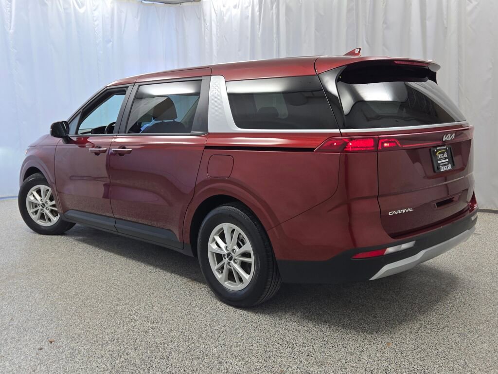 Used 2024 Kia Carnival LX image 17