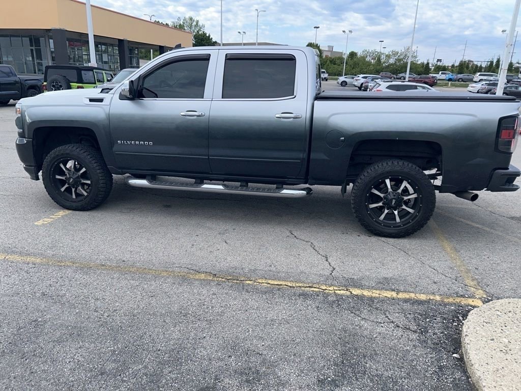 Used 2017 Chevrolet Silverado 1500 LTZ Z71 AWD/4WD image 2