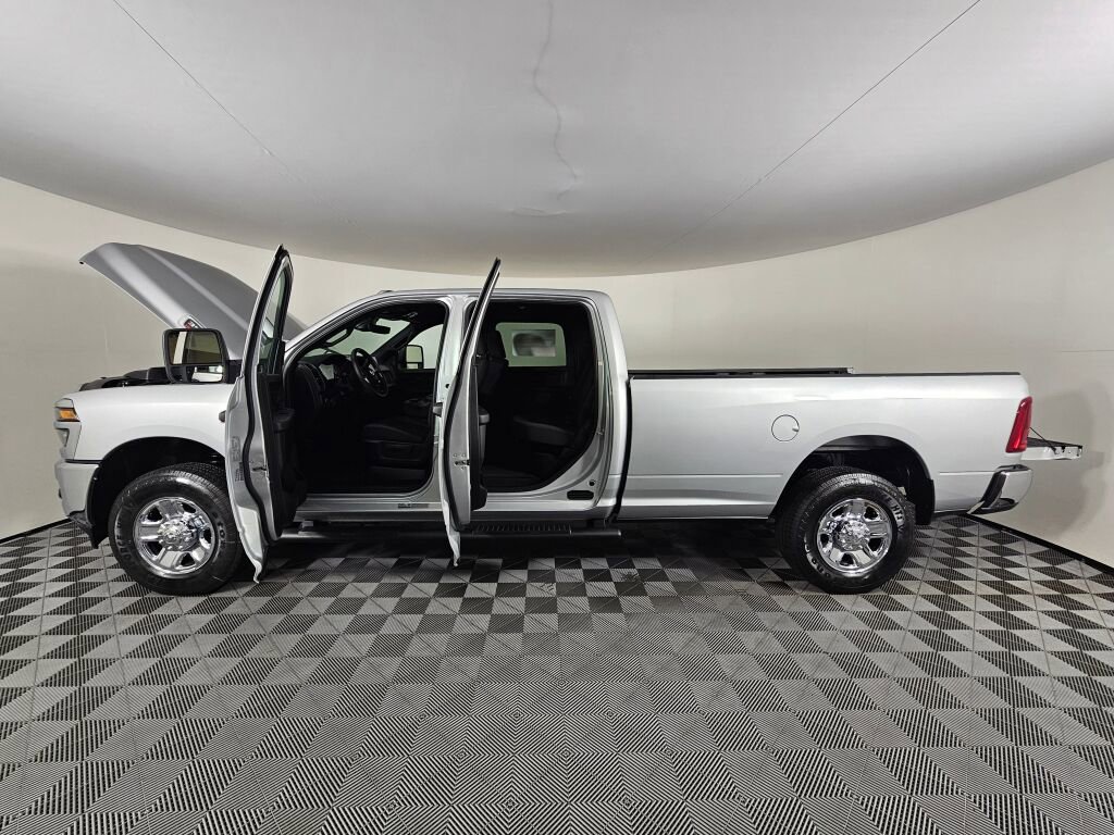 New 2026 RAM 3500 Tradesman AWD/4WD image 17
