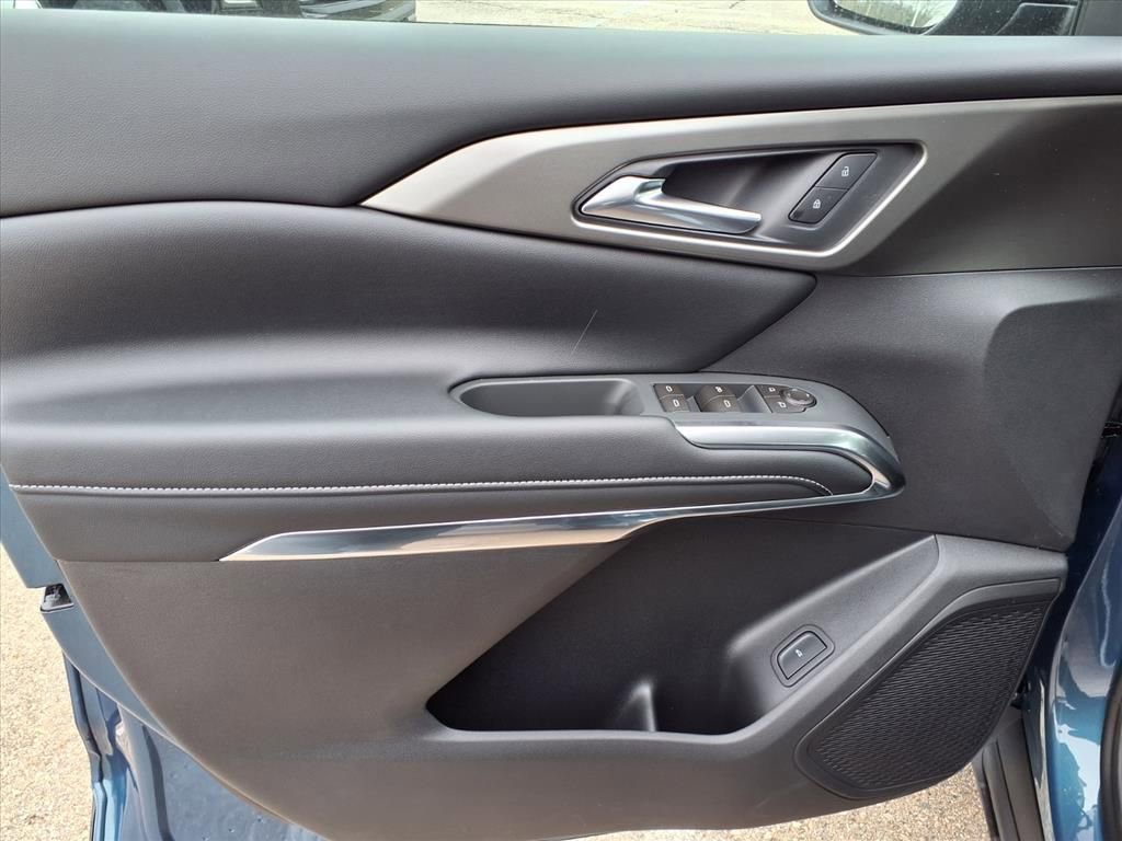 New 2026 Chevrolet Traverse LT w/ Driver Confidence Package image 11