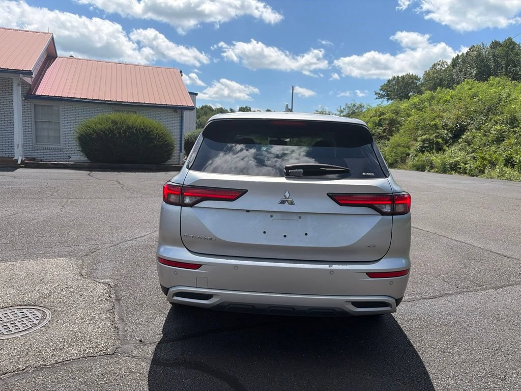 Used 2024 Mitsubishi Outlander SE Black Edition AWD/4WD image 8