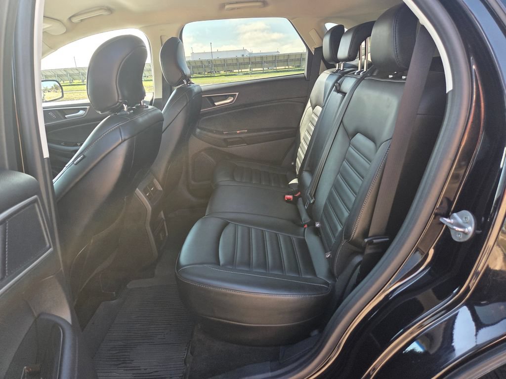 Used 2019 Ford Edge SEL w/ Cold Weather Package AWD/4WD image 39