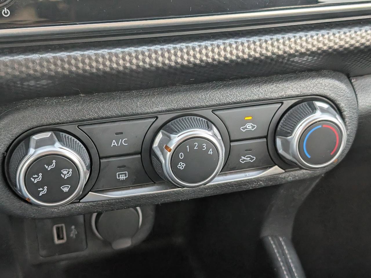 Used 2018 Nissan Kicks S image 18