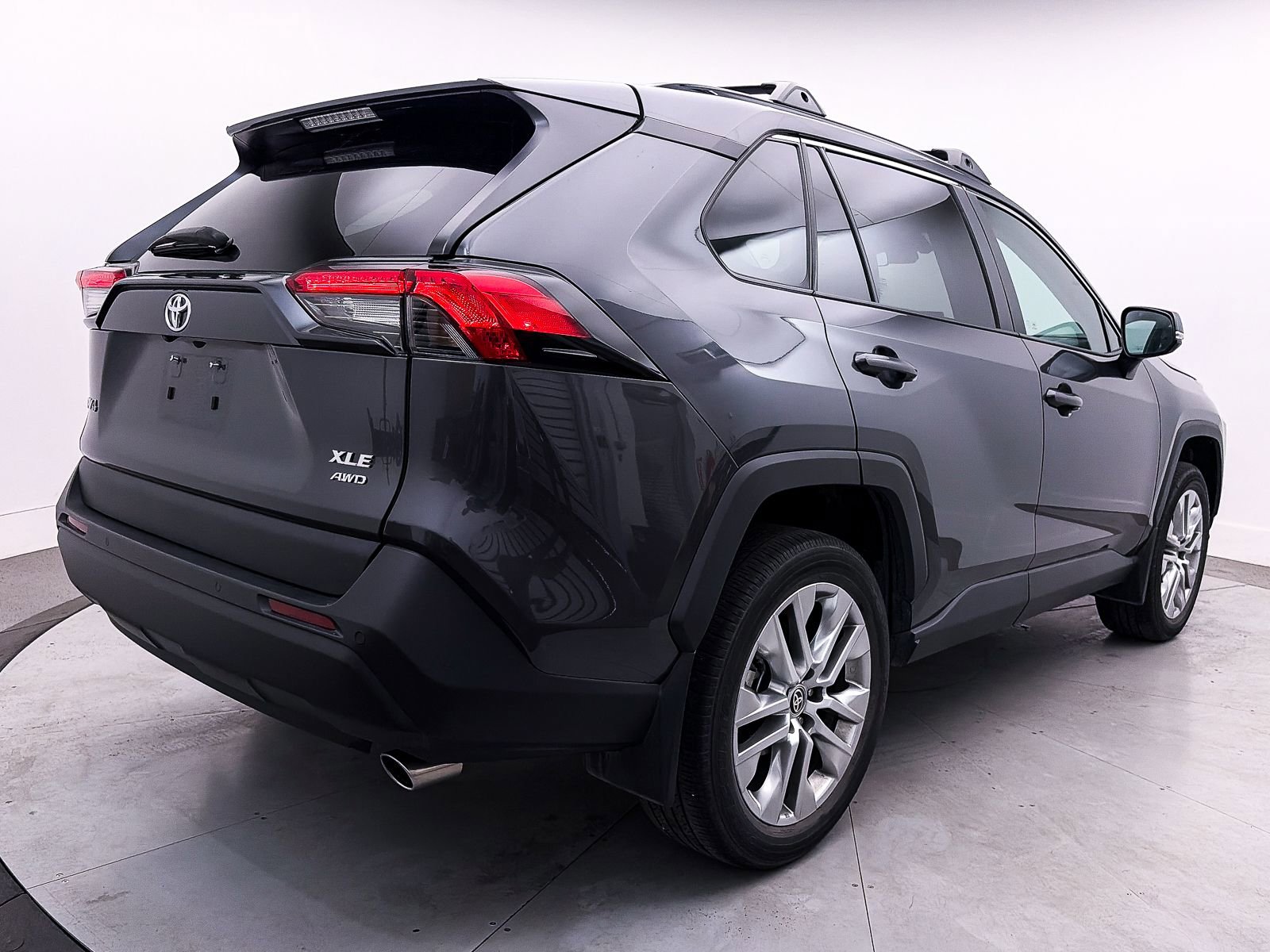 Used 2023 Toyota RAV4 XLE Premium image 15