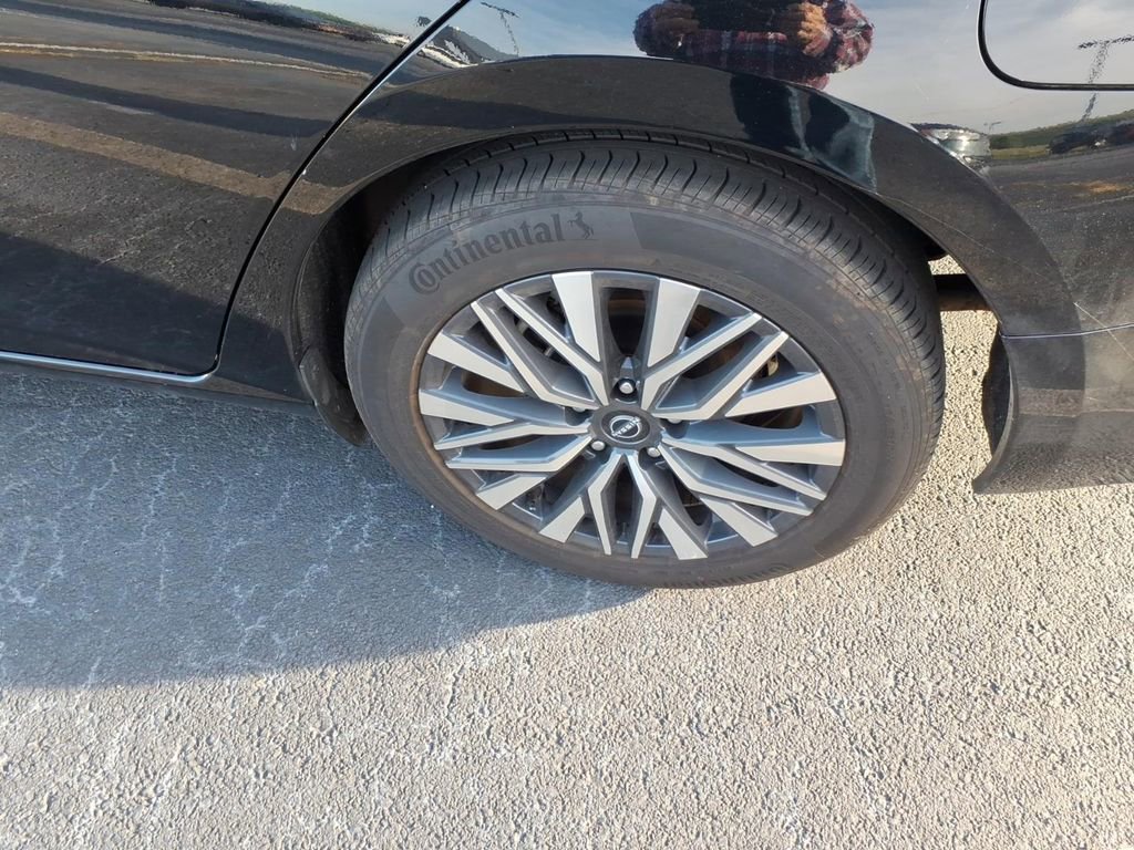 Used 2024 Nissan Altima 2.5 SV FWD image 5