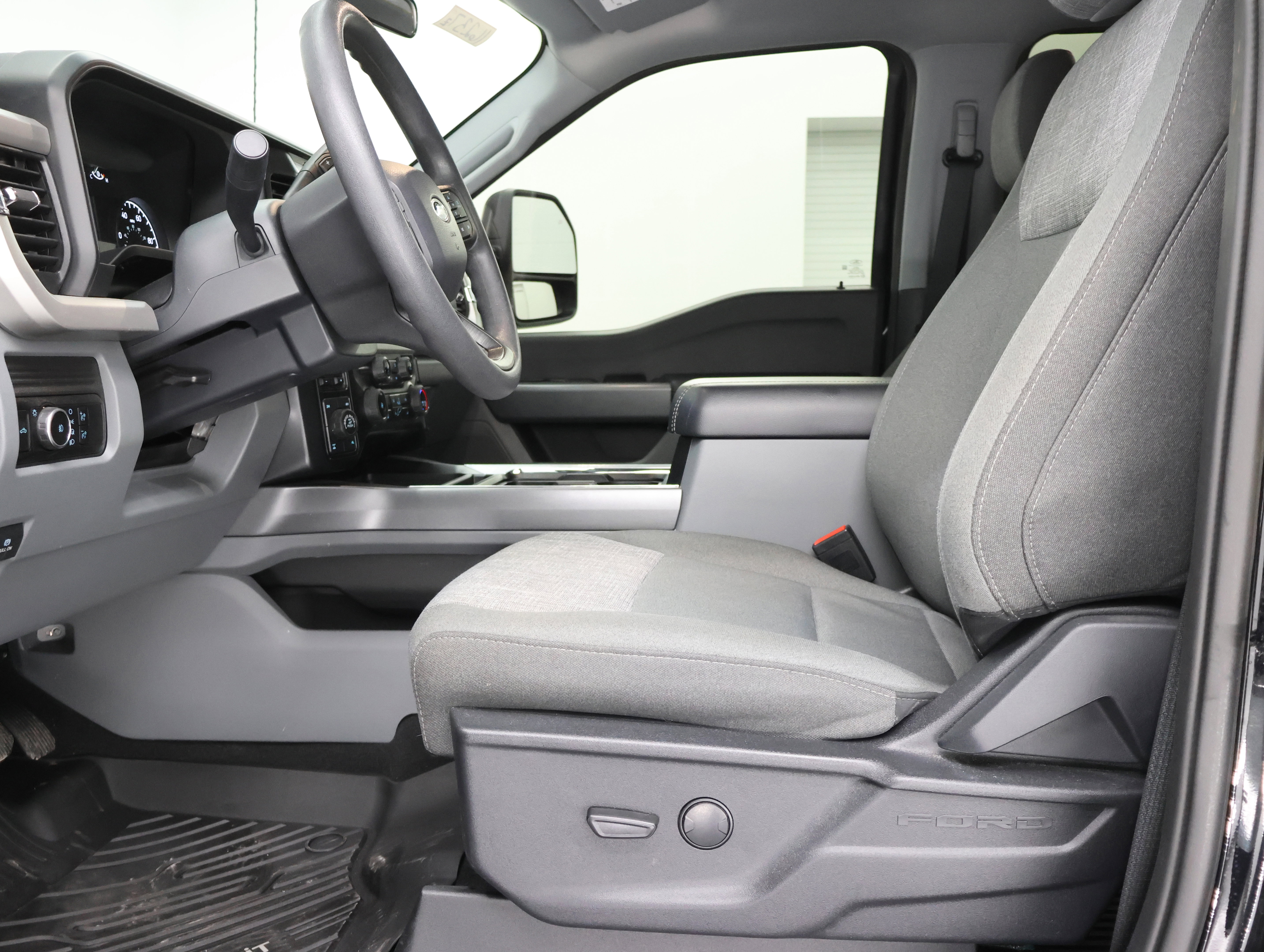 Used 2024 Ford F250 XLT w/ Tremor Off-Road Package AWD/4WD image 8