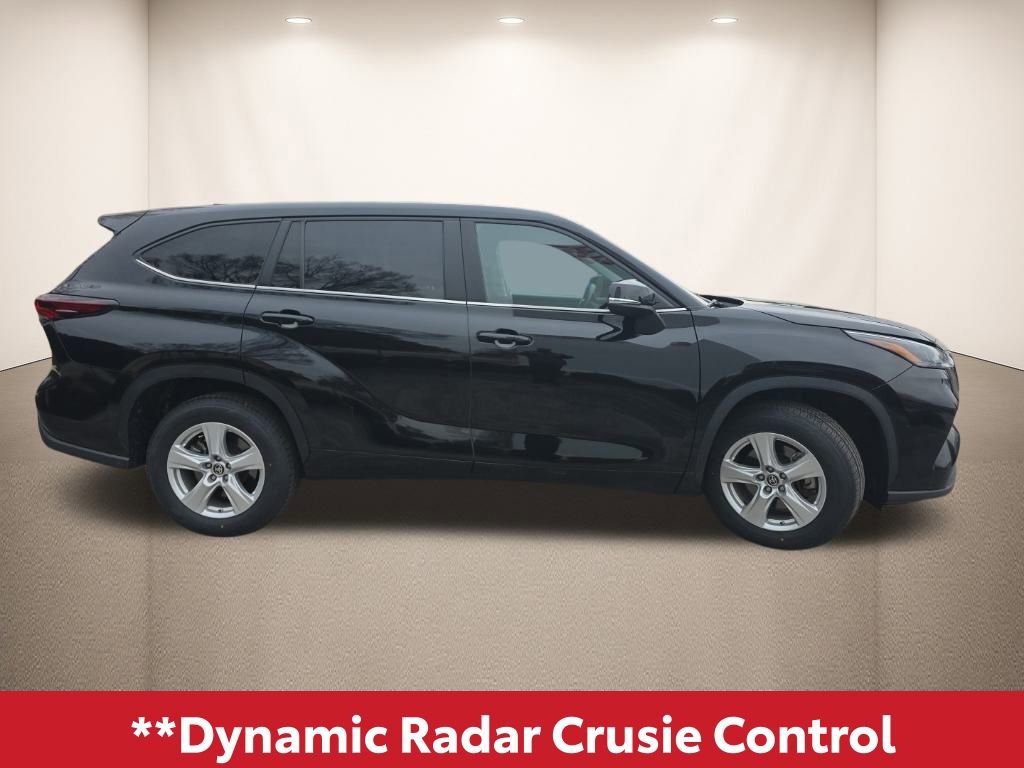 Used 2024 Toyota Highlander LE image 8