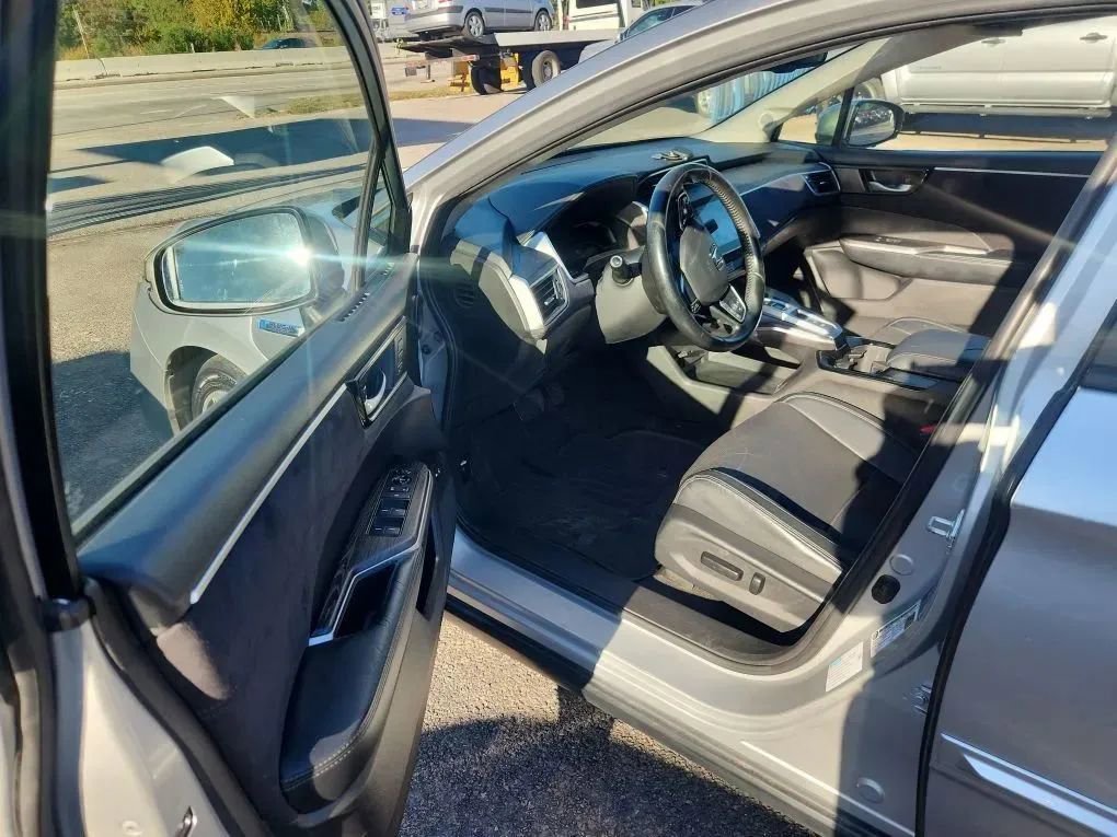 Used 2018 Honda Clarity Touring image 7