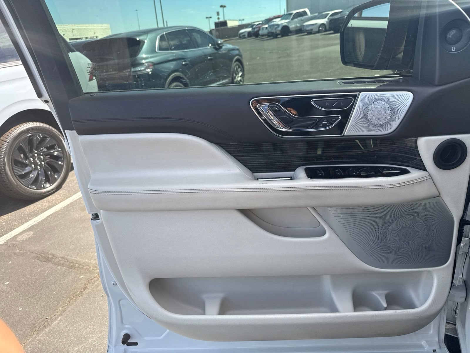 Used 2022 Lincoln Navigator Black Label AWD/4WD image 11