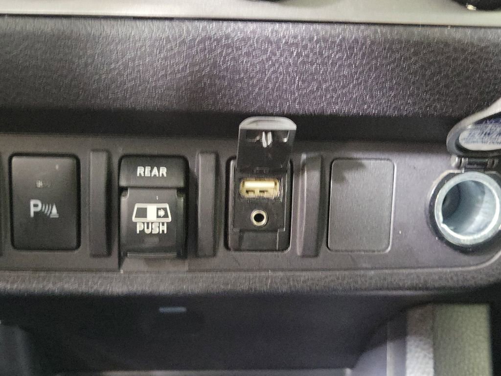 Used 2018 Toyota Tacoma SR5 RWD image 22