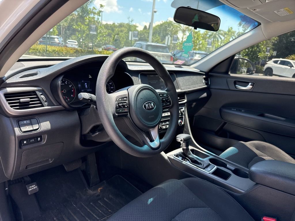 Used 2018 Kia Optima LX w/ 17" Alloy Wheels Package FWD image 13