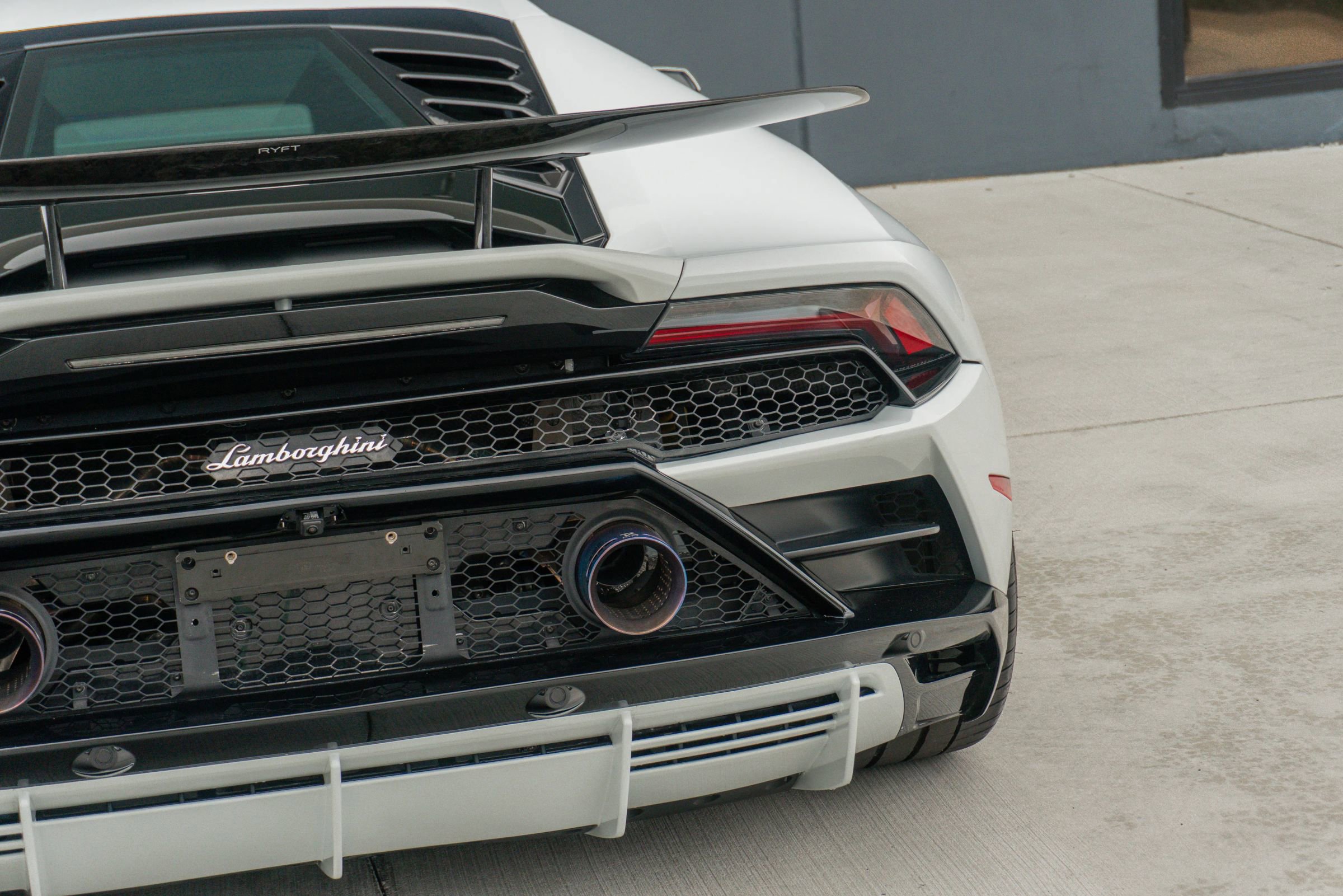 Used 2020 Lamborghini Huracan EVO image 41