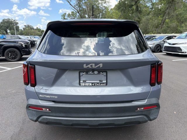 Used 2023 Kia Sorento LX FWD image 3
