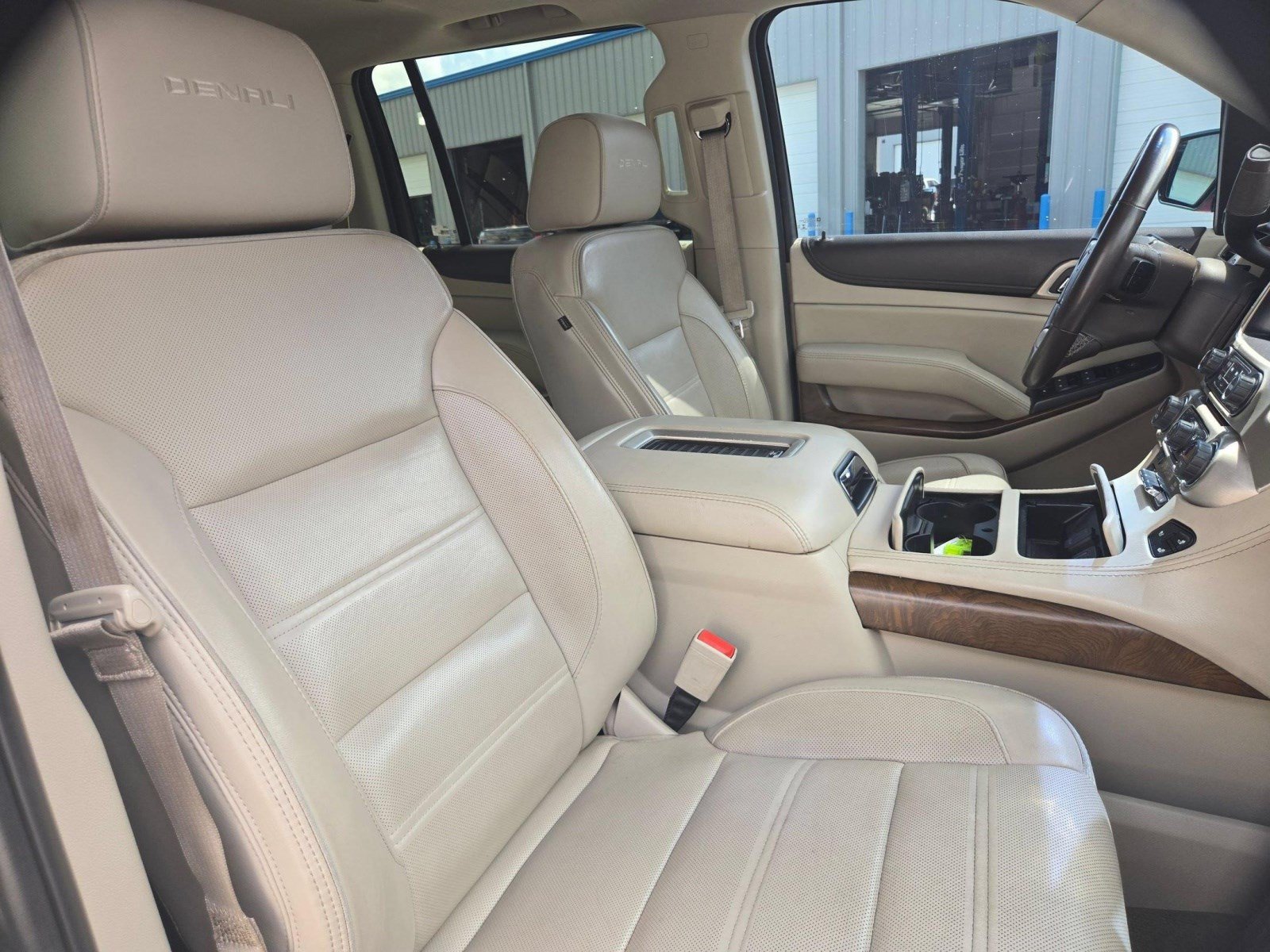 Used 2020 GMC Yukon XL Denali w/ Denali Premium Package AWD/4WD image 26