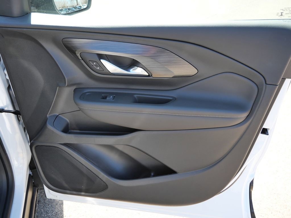 Used 2023 GMC Terrain SLT w/ Tech Package image 16