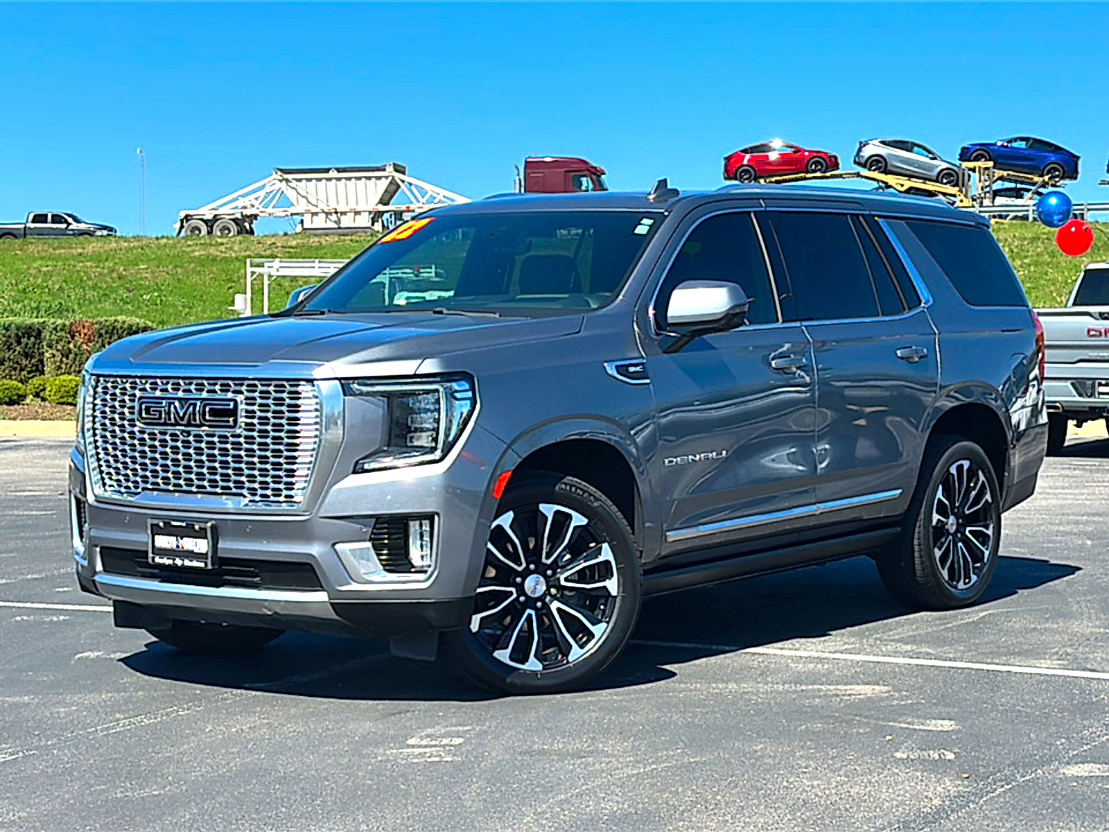 Used 2022 GMC Yukon Denali w/ Denali Premium Package image 2