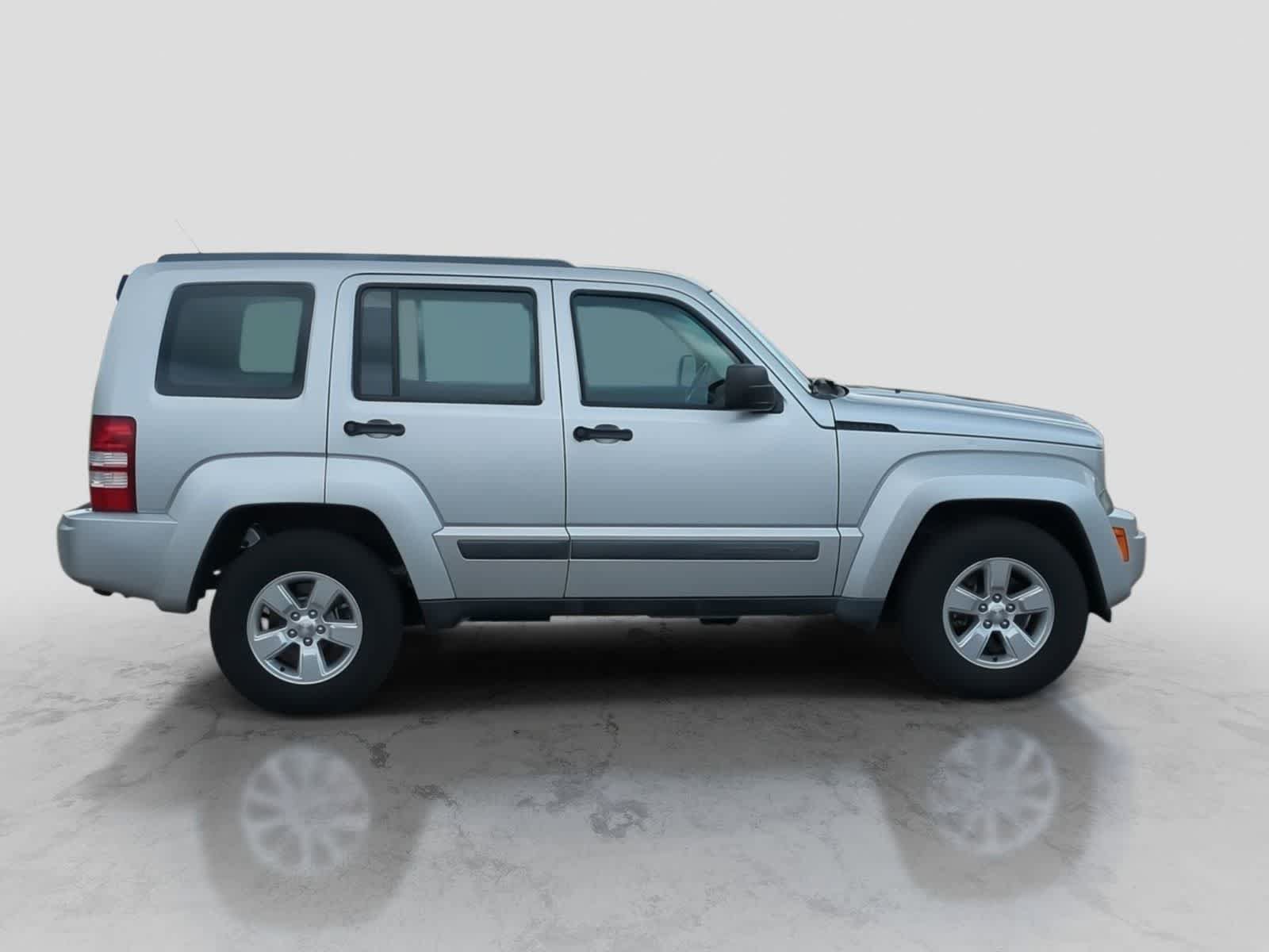 Used 2012 Jeep Liberty Sport AWD/4WD image 9