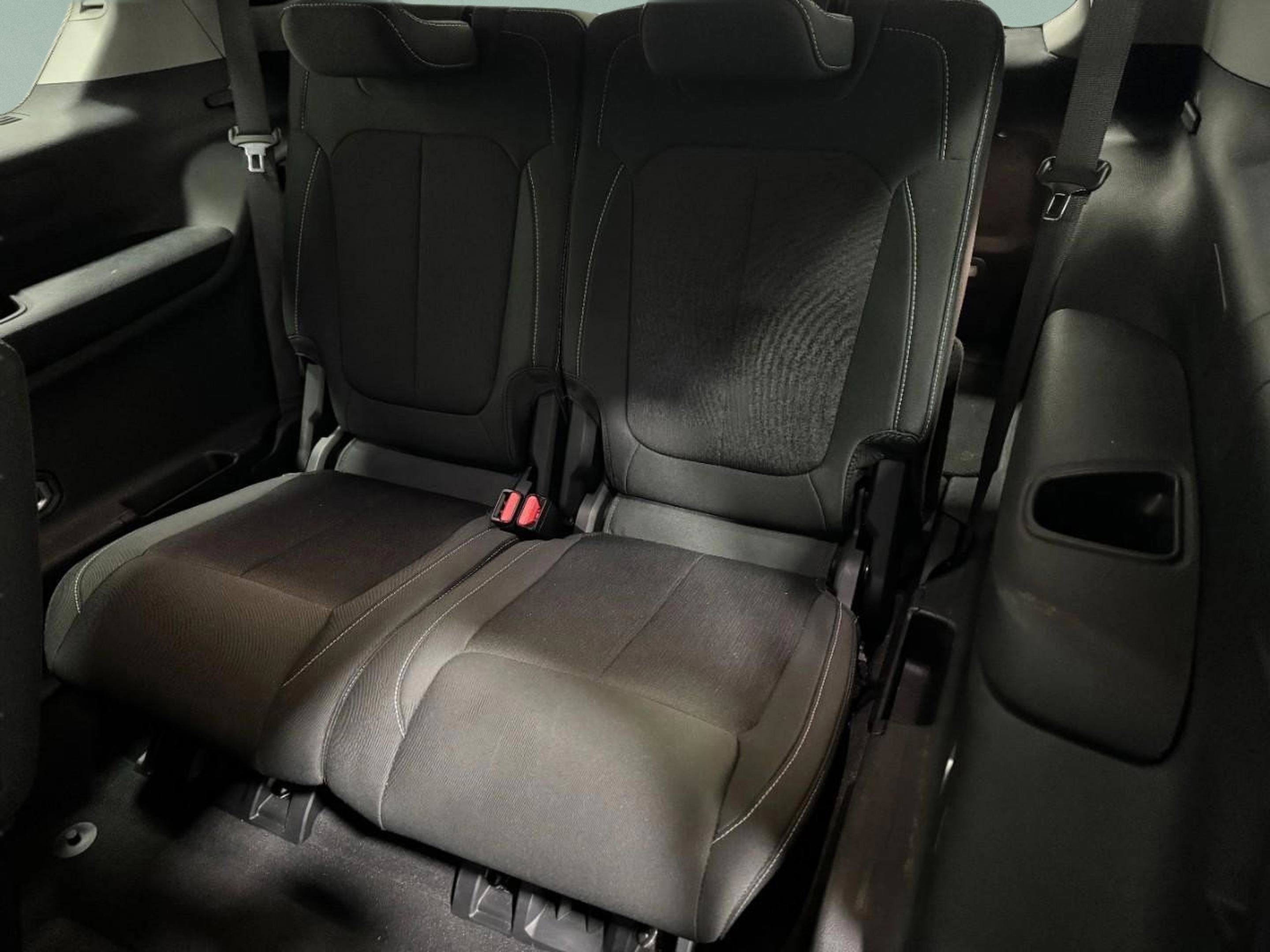 Used 2023 Jeep Grand Cherokee L Laredo image 9