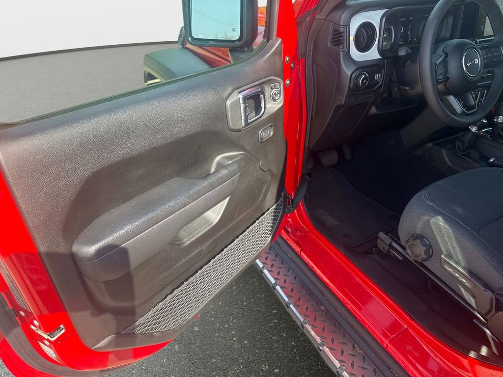 Used 2025 Jeep Wrangler Sport image 15