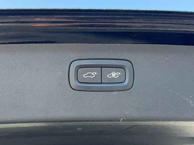 Used 2017 Volvo XC90 T6 Momentum w/ Vision Package AWD/4WD image 15