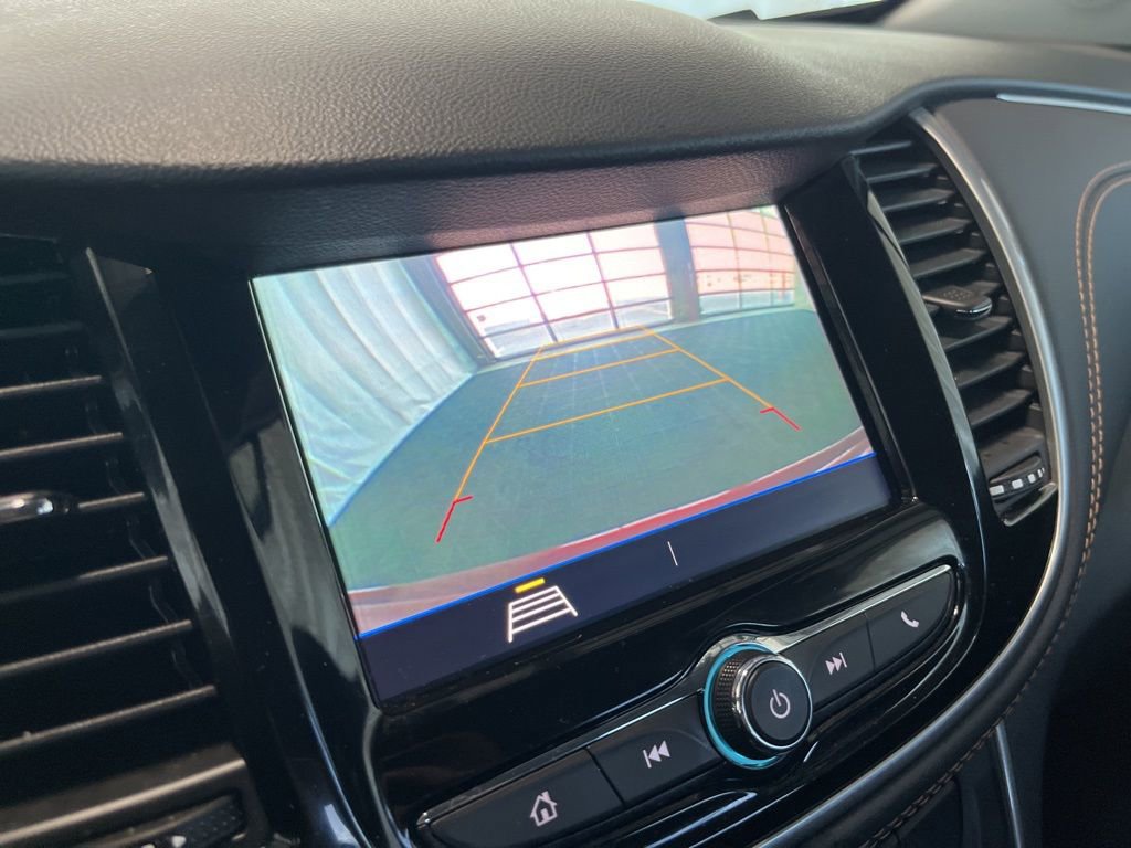 Used 2022 Chevrolet Trax LT w/ LT Convenience Package image 12