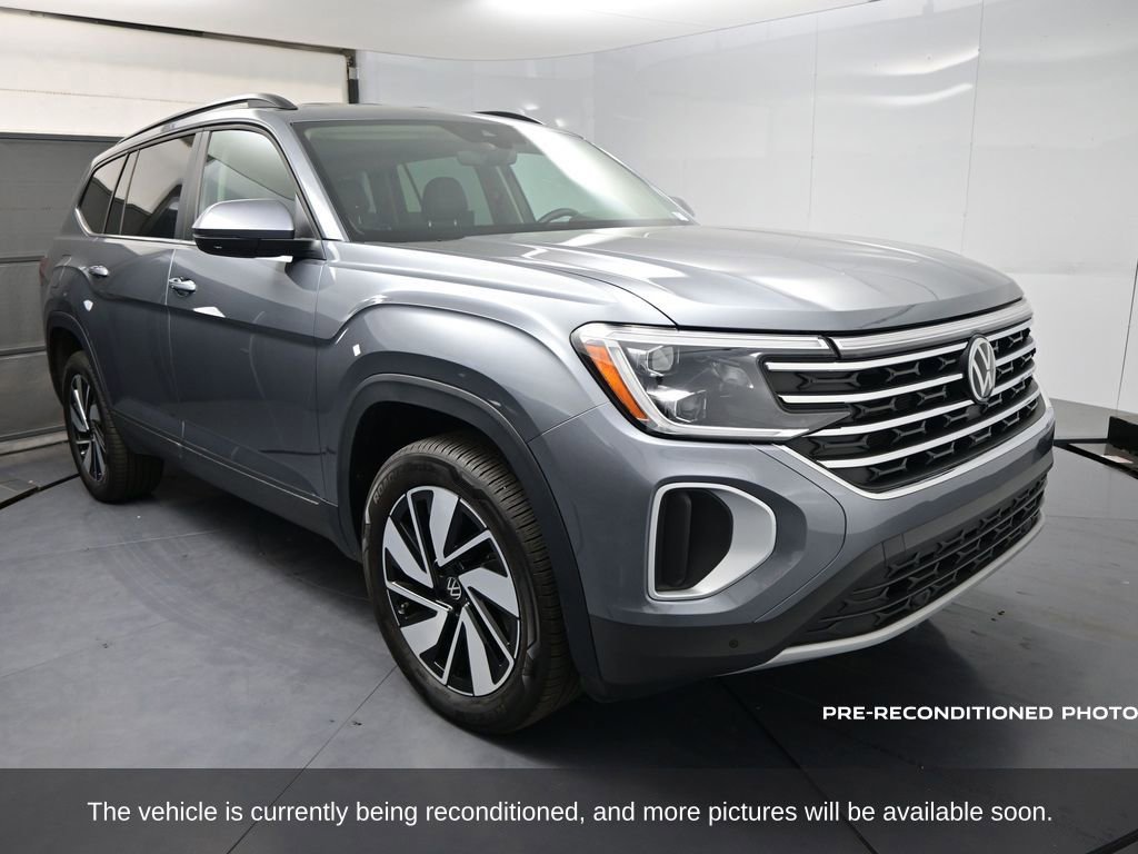 Used 2025 Volkswagen Atlas SE image 2