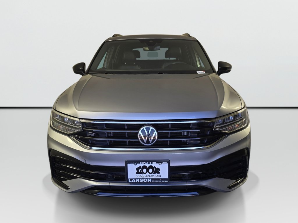 Used 2024 Volkswagen Tiguan SE R-Line AWD/4WD image 8
