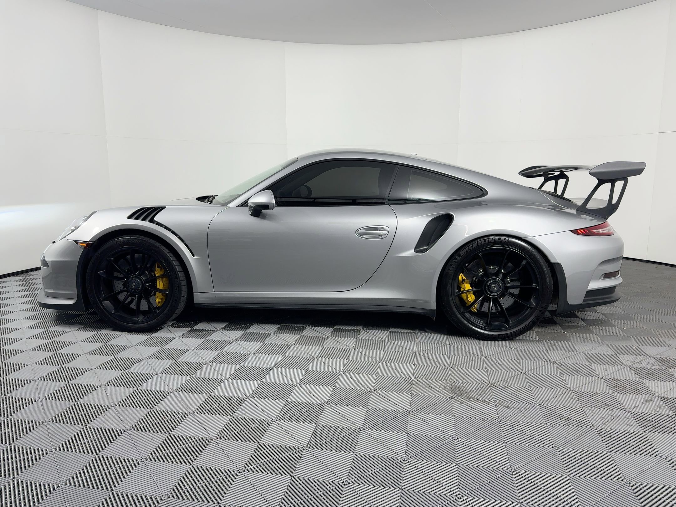 Certified 2016 Porsche 911 GT3 RS image 2