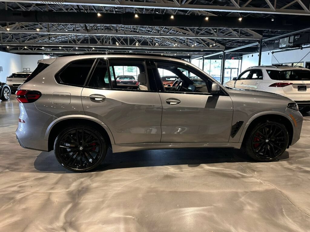 Used 2025 BMW X5 xDrive40i w/ M Sport Package AWD/4WD image 6