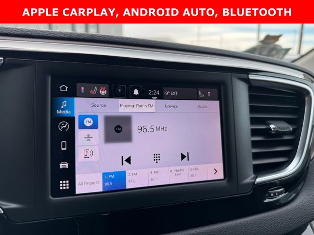 Used 2024 Chrysler Voyager LX image 3