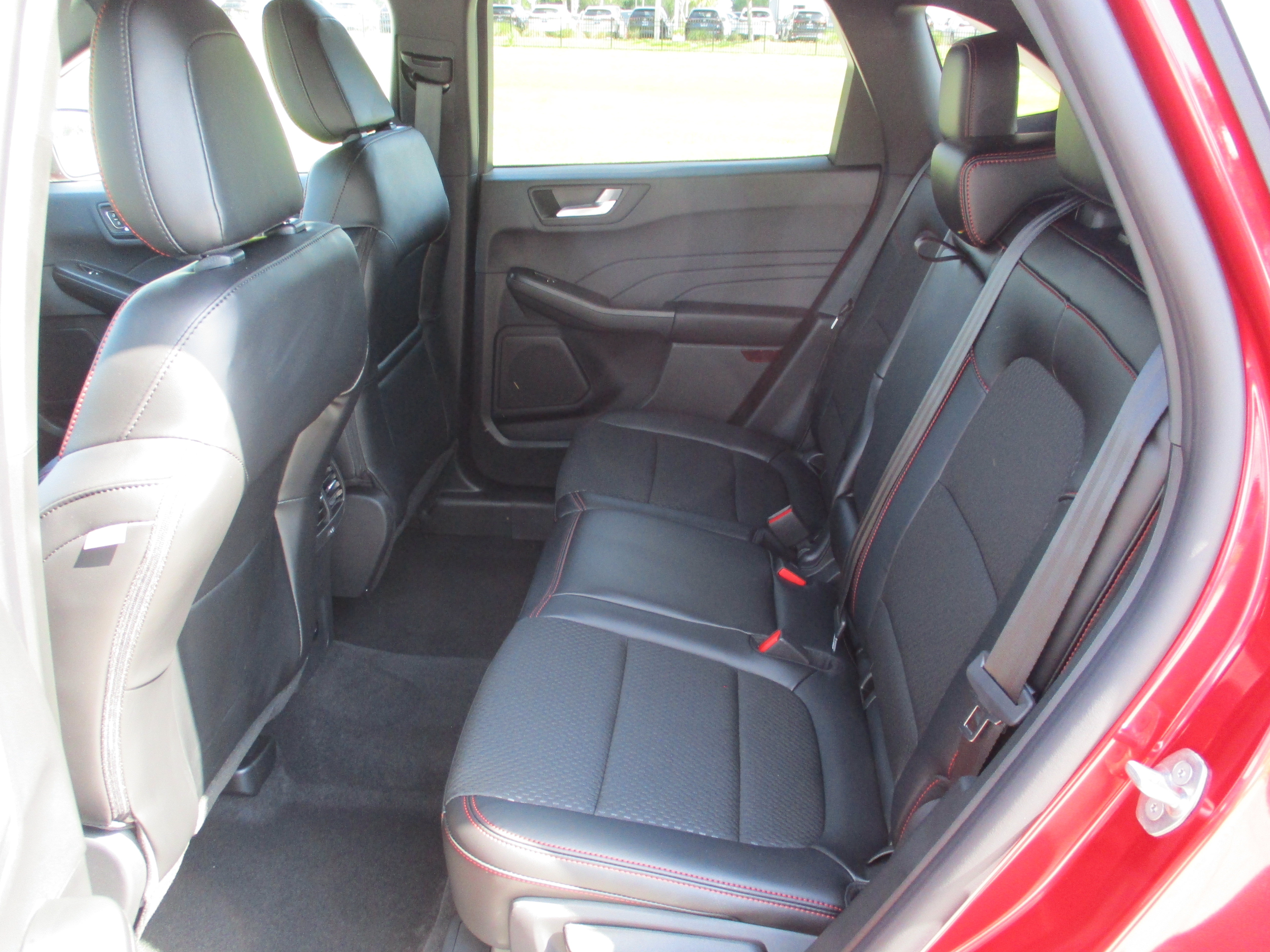 Used 2025 Ford Escape ST-Line w/ Tech Pack #1 FWD image 18