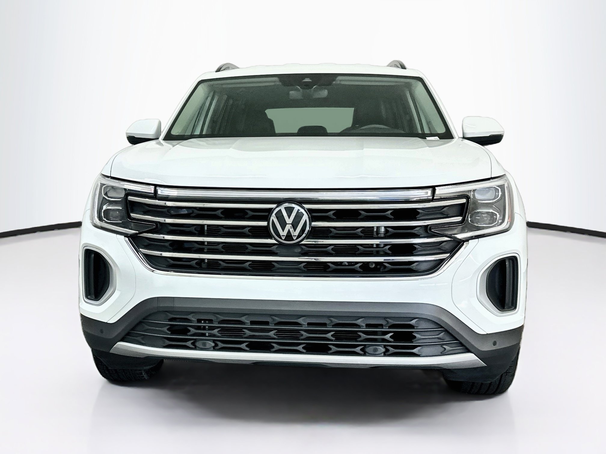 Used 2025 Volkswagen Atlas SE AWD/4WD image 2