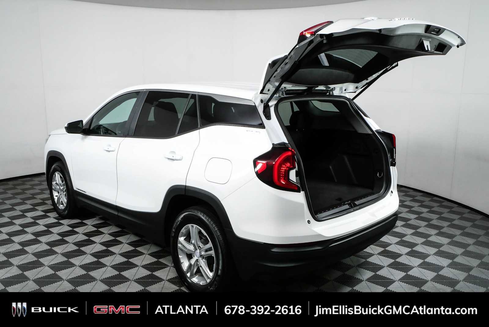 Used 2023 GMC Terrain SLE FWD image 31
