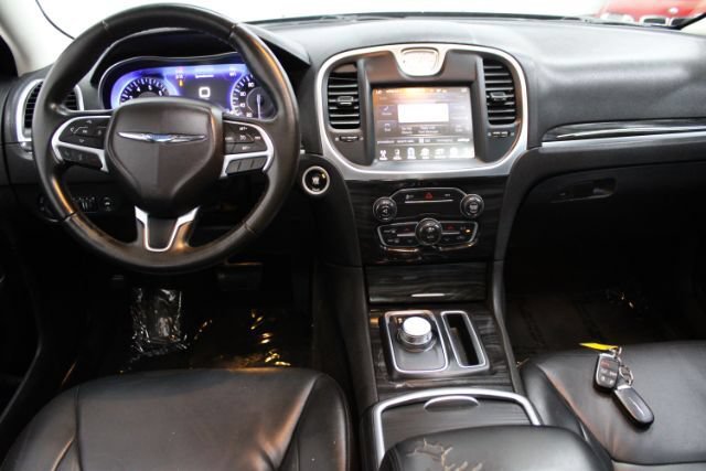 Used 2016 Chrysler 300 Limited RWD image 2