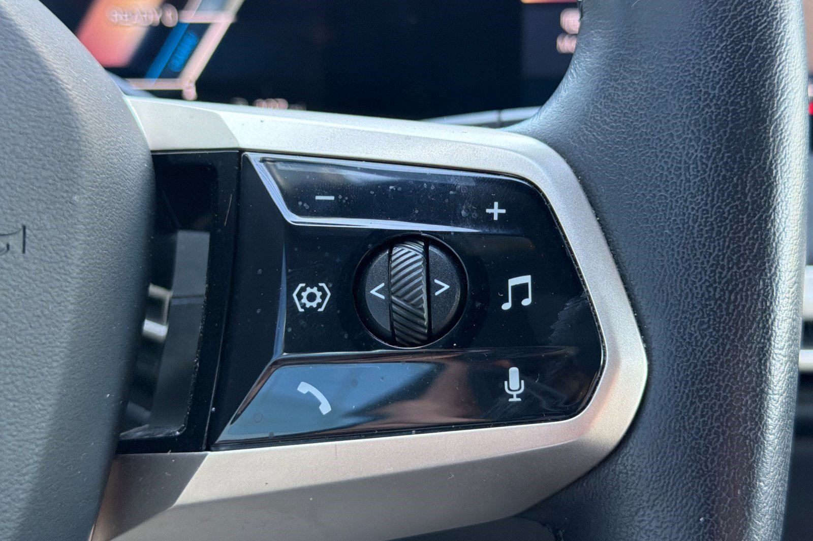 Used 2023 BMW iX xDrive50 w/ Premium Package image 30