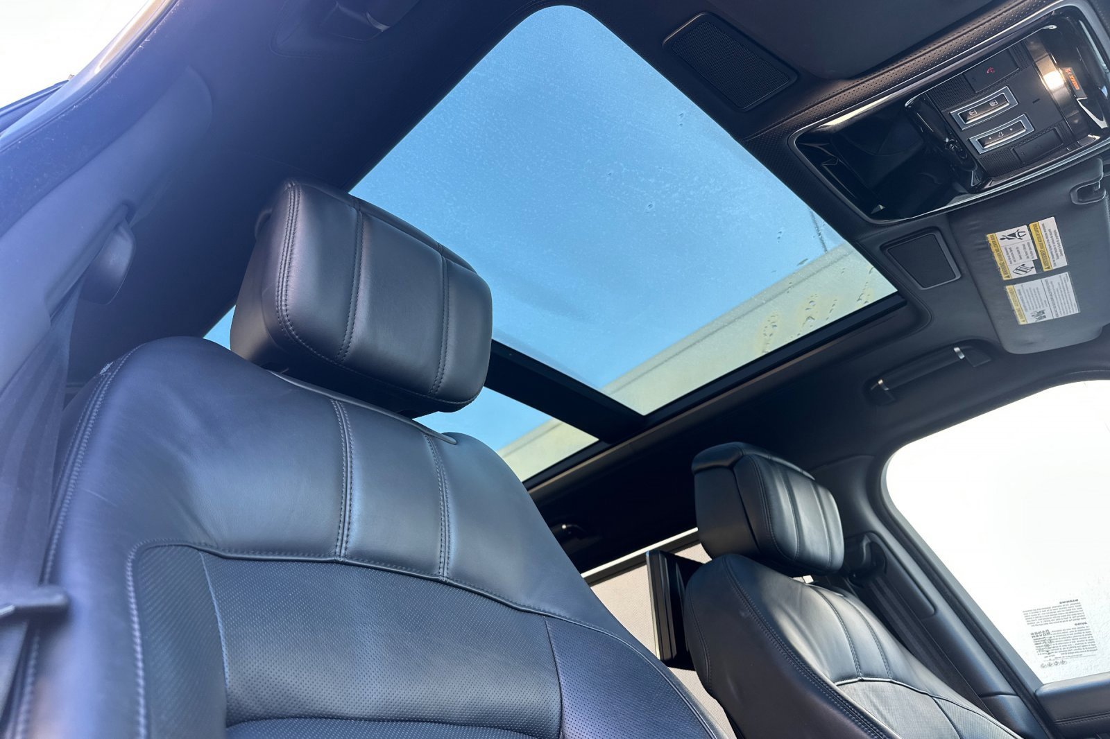 Used 2019 Land Rover Range Rover Long Wheelbase Autobiography image 16