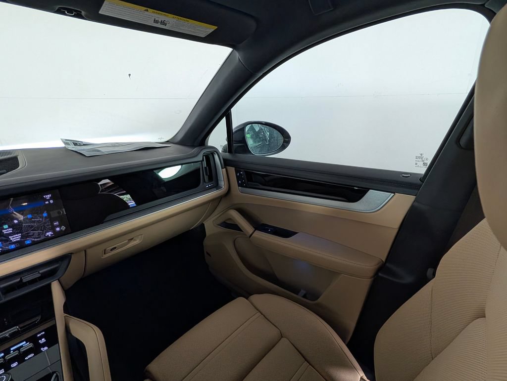 New 2026 Porsche Cayenne Coupe AWD/4WD image 23